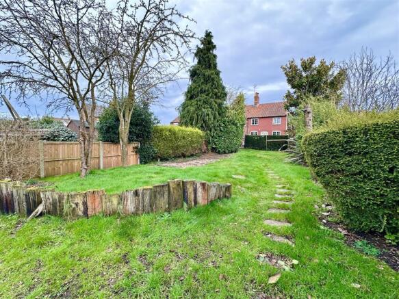 rear garden.JPEG