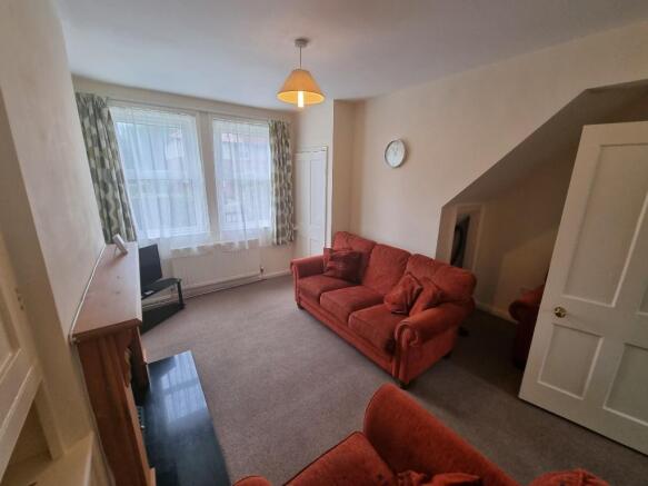 2 bed Terraced to rent Image 4