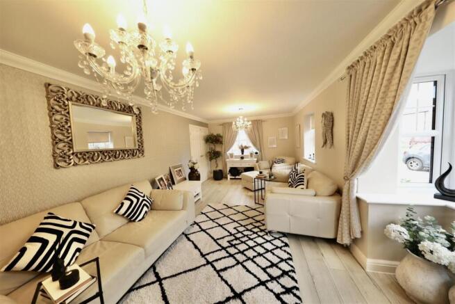 4 bed Detached for sale Image 7