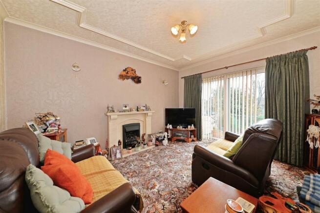 468 Alcester Road - sitting.jpg