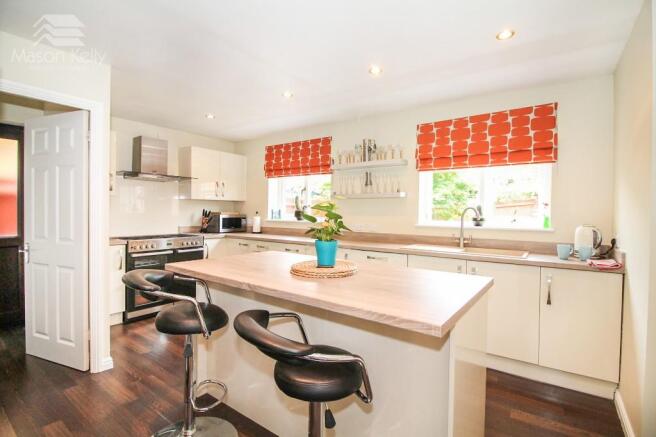 KITCHEN/BREAKFAST