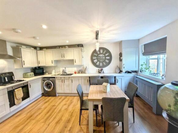 3 bed End of Terrace for sale Image 4