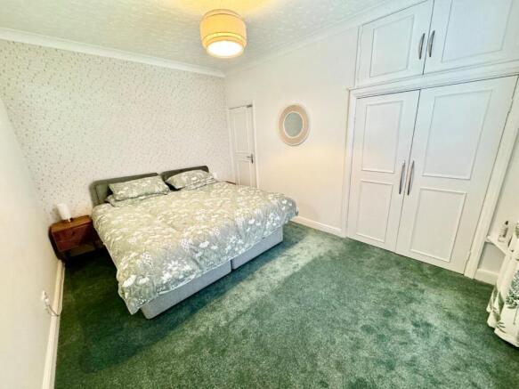 2 bed Apartment to rent Image 9