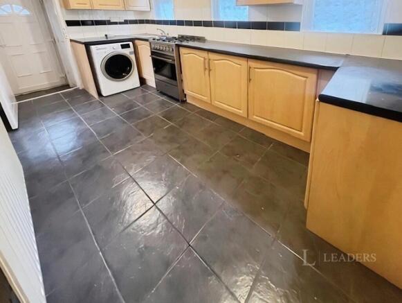 2 bed Semi-Detached to rent Image 2