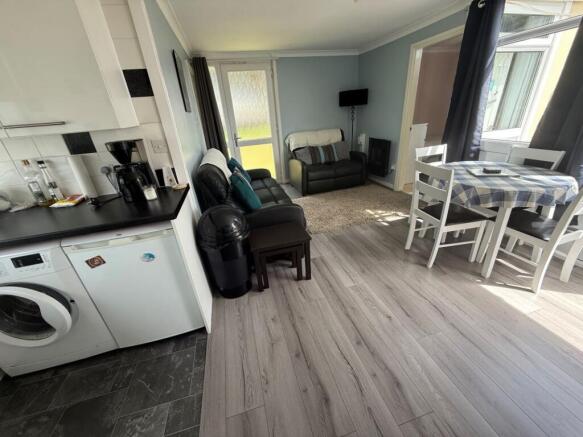 Chalet 212 Carmarthen Bay Holiday Village, Kidwelly, Dyfed, SA17 5HQ photo 5