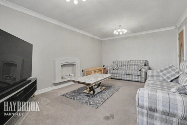 4 bed Detached for sale Image 9