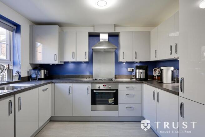 3 bed Semi-Detached for sale Image 6