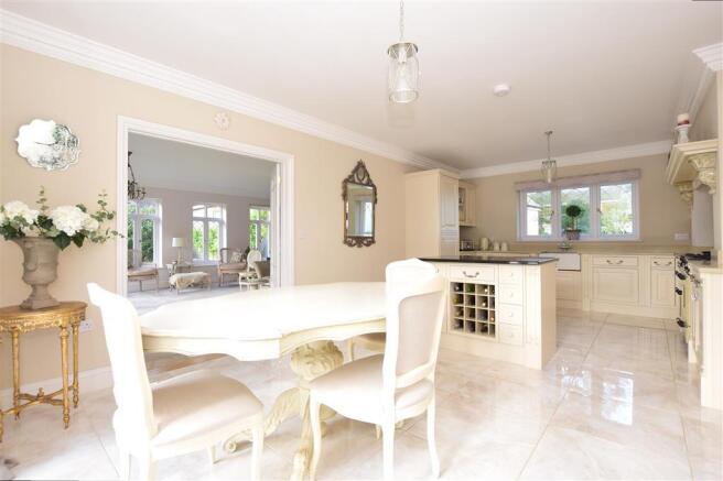 Kitchen/ Breakfast Room
