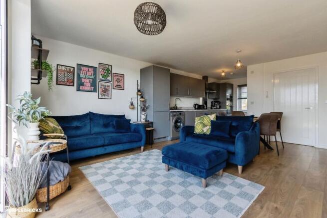 3 bed Semi-Detached for sale Image 4