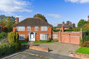 Brooke House, Faversham Road, Eastwell TN25 4HP