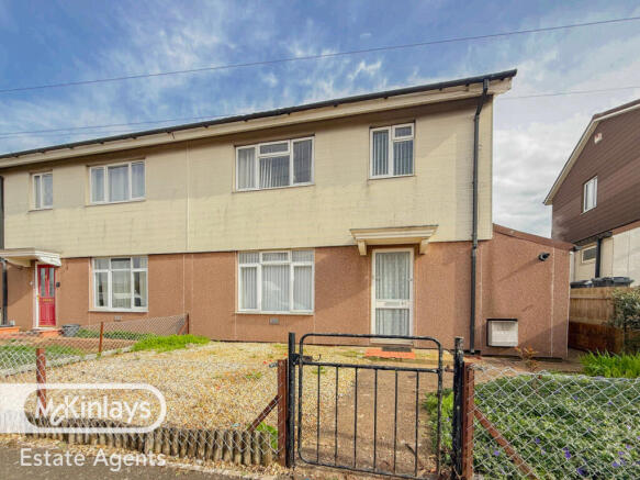 Three-Bedroom House with Large Garden and Summer