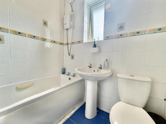 3 bed Terraced for sale Image 6