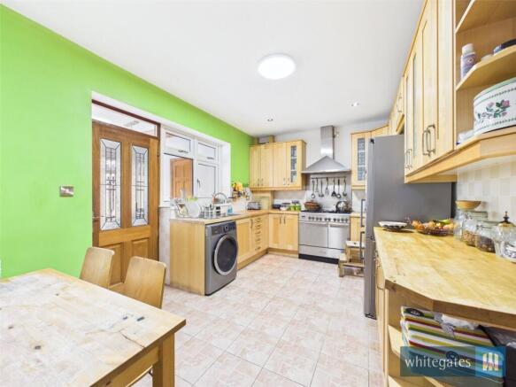 5 bed Semi-Detached for sale Image 7