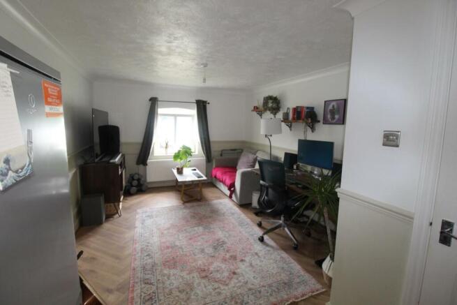 Lounge 1.JPG