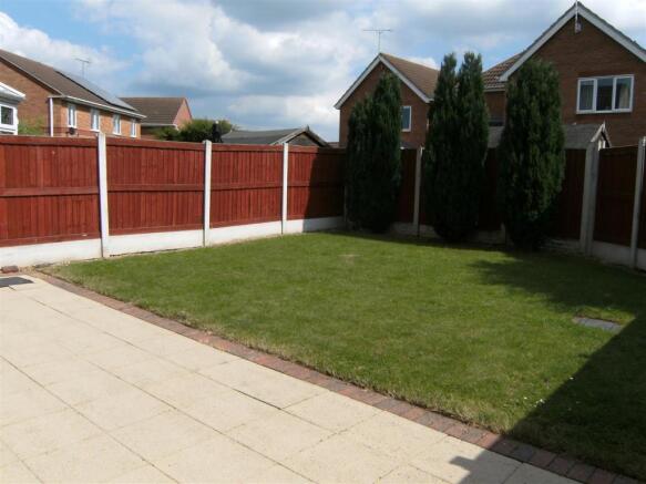 5 Woburn Close 014.JPG