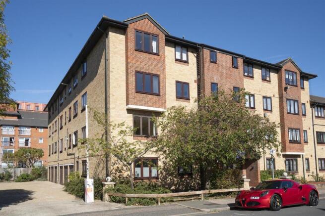 11 Cloisters House, Griffiths Road, SW19 1SS exter