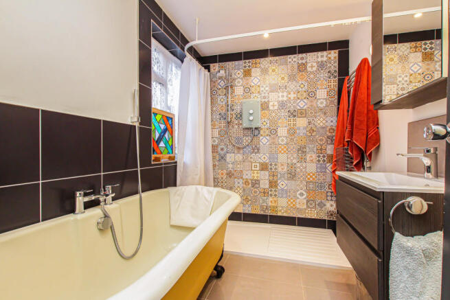 Bath & Shower Room