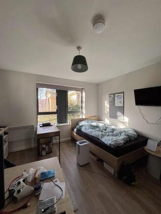 AV bedroom 1.jpg