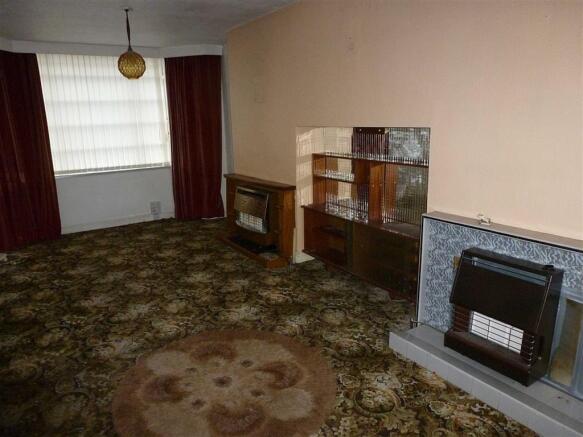 LOUNGE/DINING ROOM