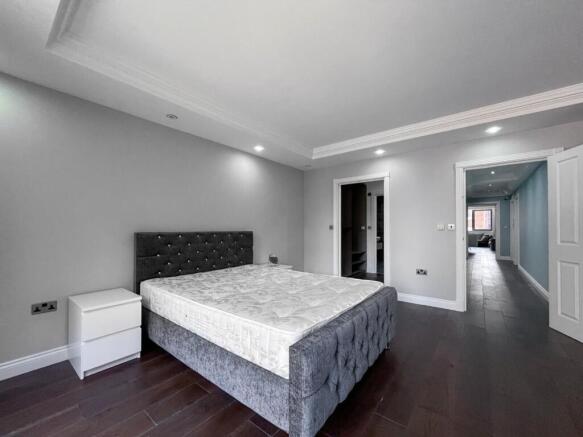 2 bed Flat to rent Image 12