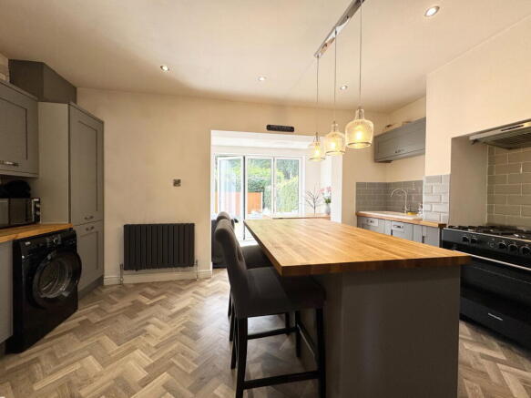 3 bed Semi-Detached for sale Image 6