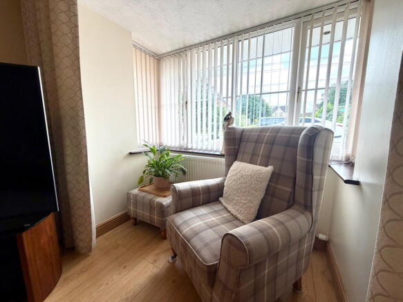 4 bed Detached for sale Image 8