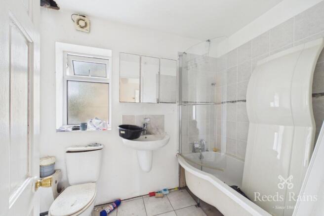 5 bed Detached for sale Image 10