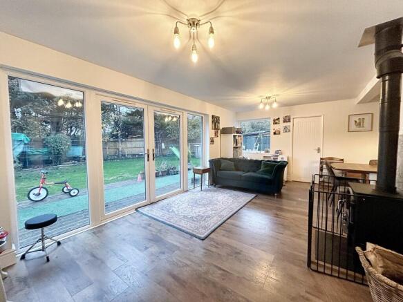 DINING/FAMILY ROOM