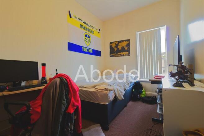 8 bed House to rent Image 9