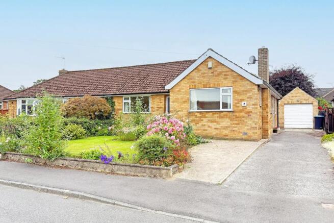 3-bed semi-detached on Hollins Close, Hampsthwaite, HG3, £400,000