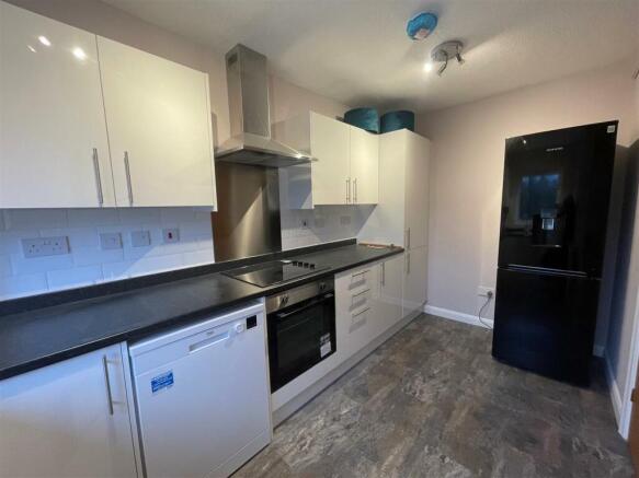 Kitchen 2.jpg