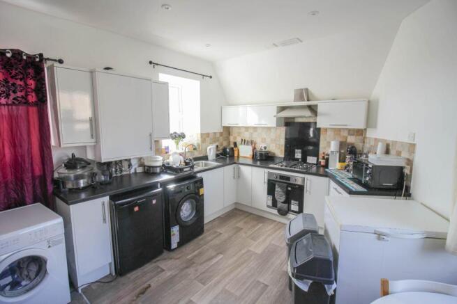 Centrally Located**Lift & Stair Access**3 Double Bedrooms**En Suite & Walk in Wardrobe** photo 3