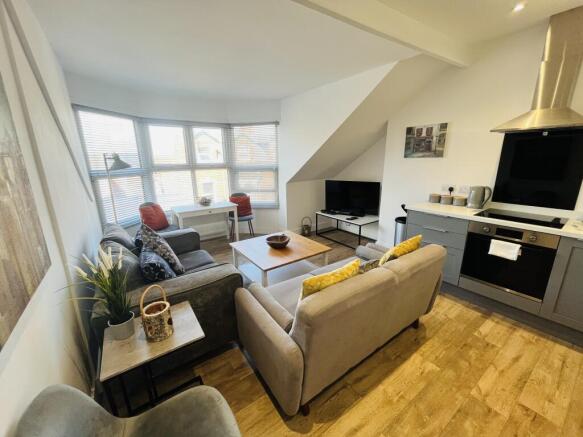 2 bed Apartment to rent Image 6