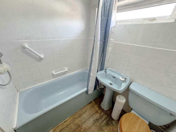 4 bed Semi-Detached for sale Image 11