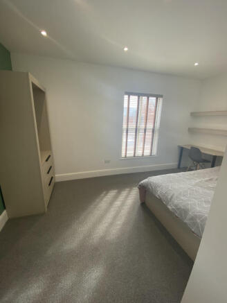 5 bed House to rent Image 10