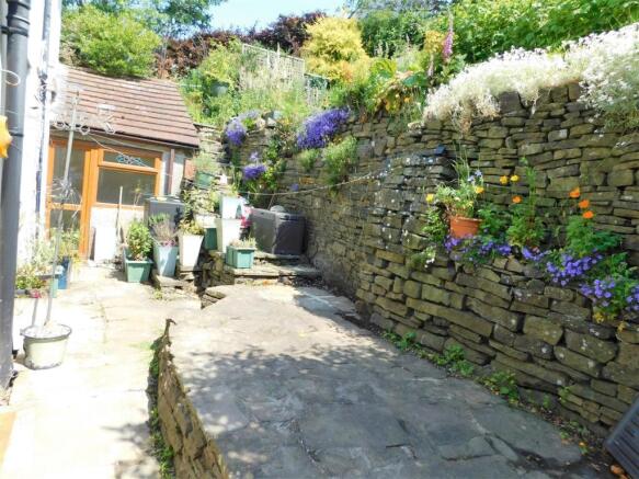2 bed Semi-Detached to rent Image 10
