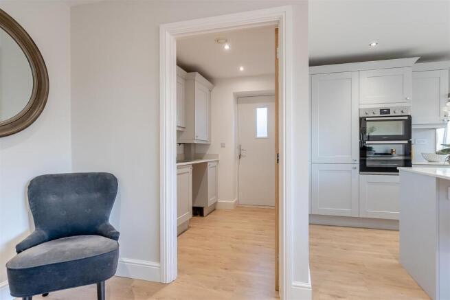 8641659-interior43.jpg