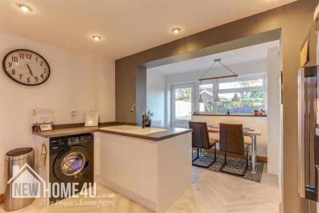 DINING ROOM: