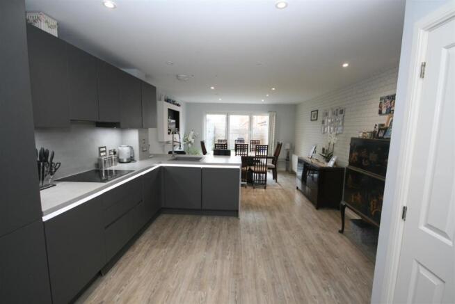 Kitchen Dining Room (2).JPG
