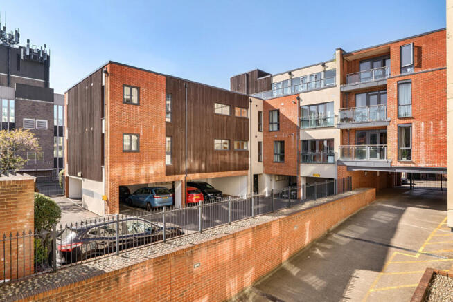 2-bed flat on 41 Martyr Road, Guildford, GU1, £375,000