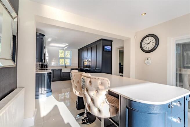 4 bed Detached for sale Image 4