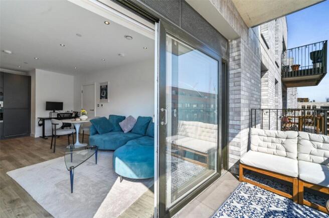 Reception/Balcony