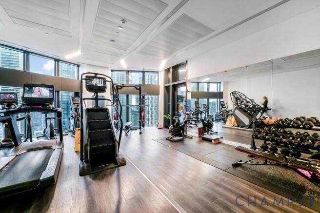 Modern 2-Bedroom Apartment with Balcony & Concier