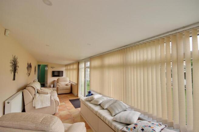 4 bed Detached for sale Image 7