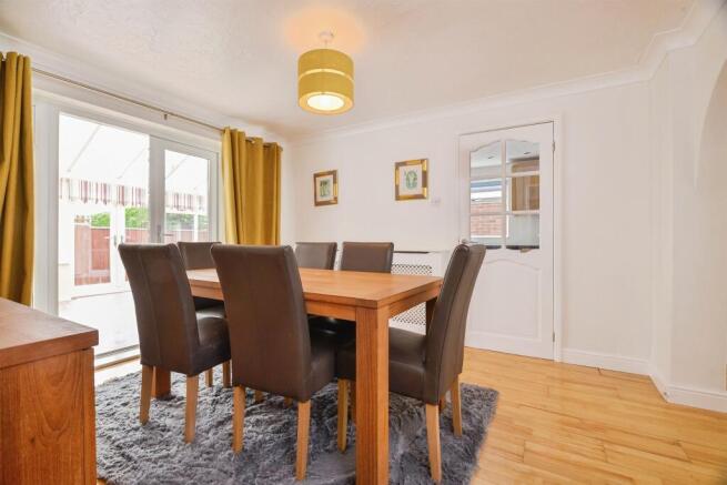4 bed Detached for sale Image 5