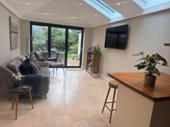 DINING/FAMILY ROOM