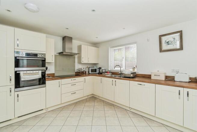 Harrison Way, Rownhams, Southampton photo 4