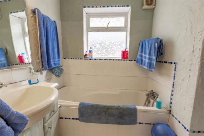 EN SUITE BATHROOM