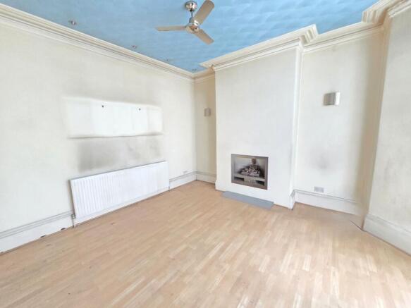 4 bed Semi-Detached for sale Image 4