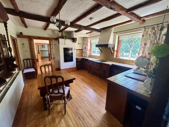 Kitchen 2.jpg